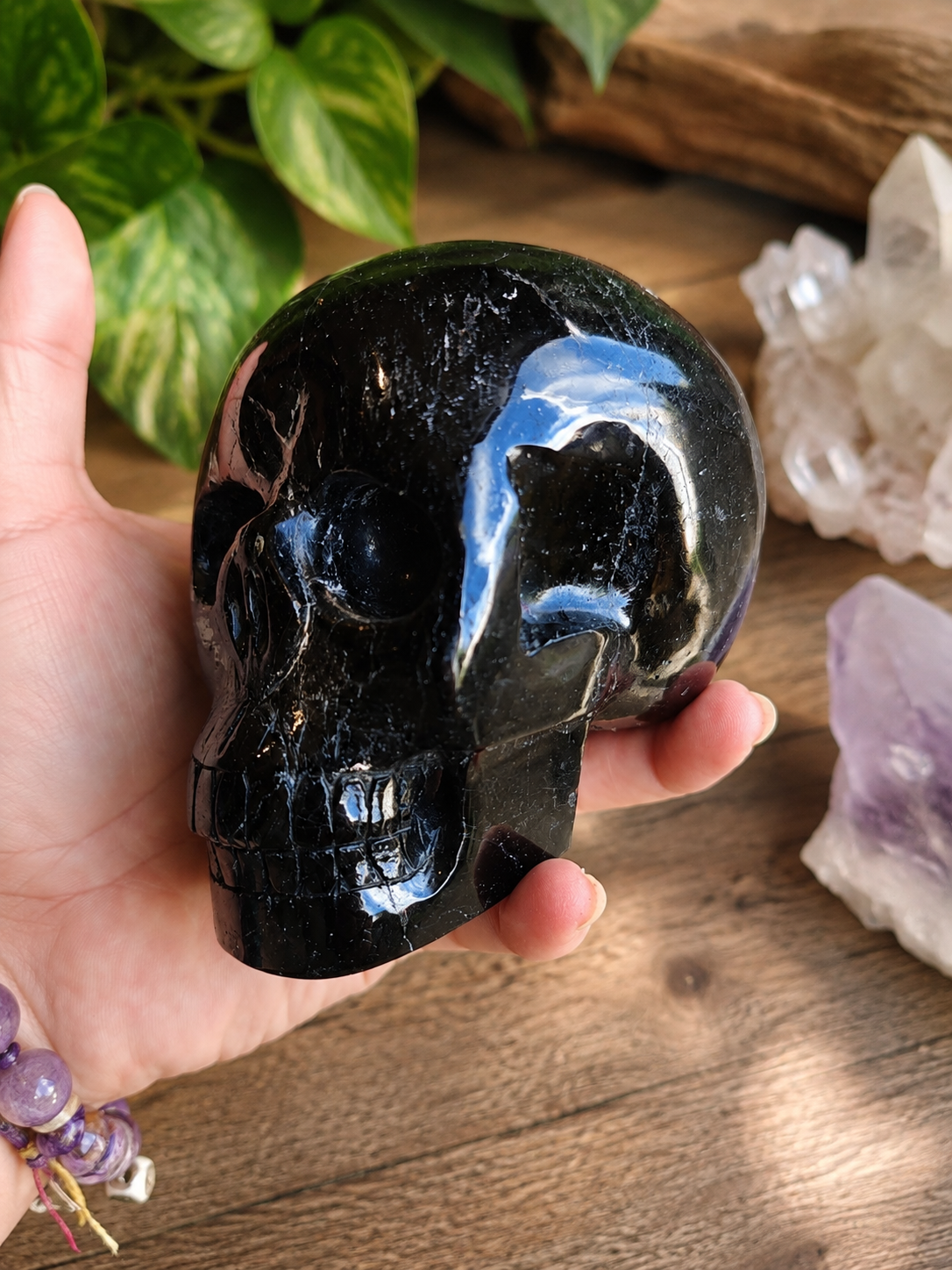 Crâne en tourmaline noire – 1,050 kg